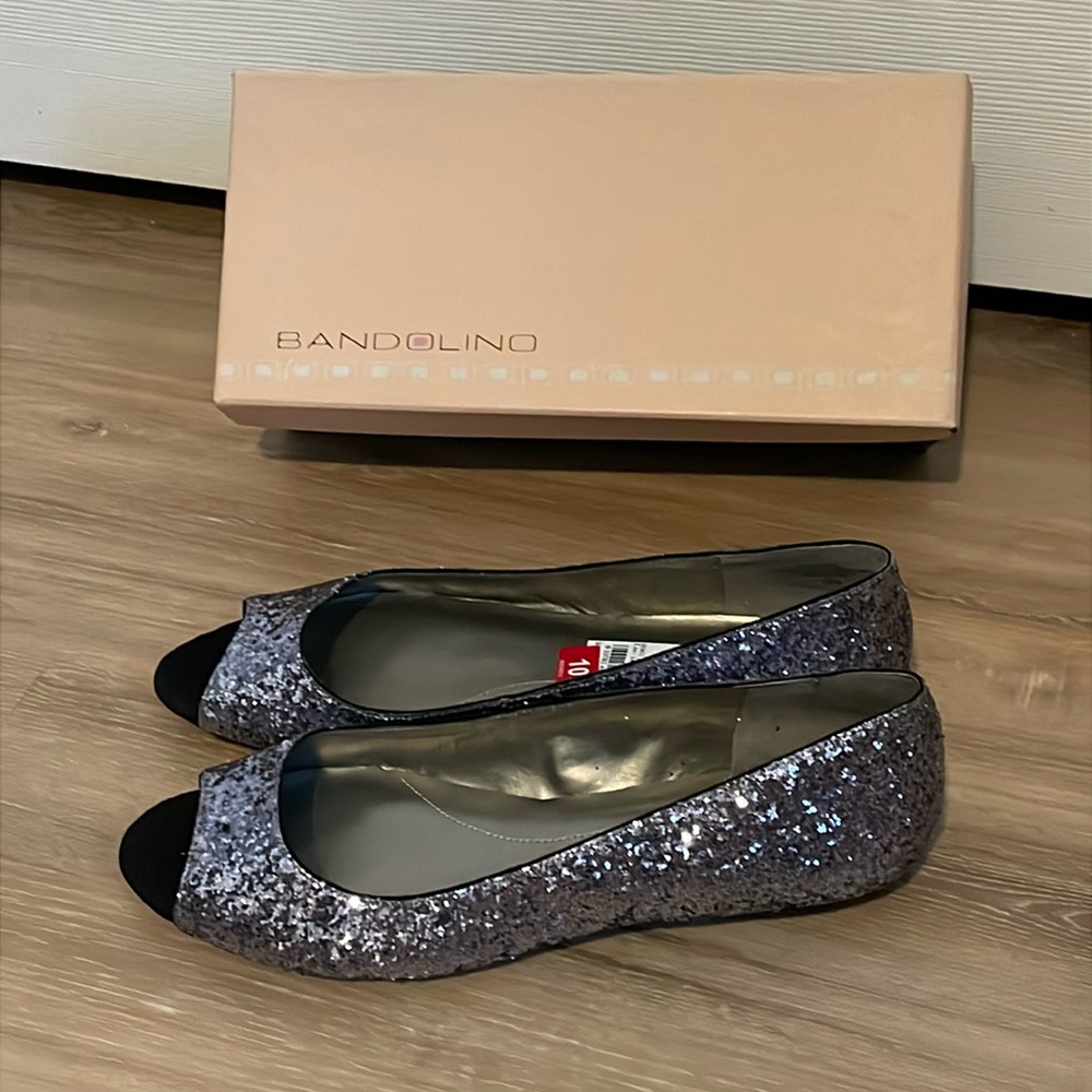 New Bandolino silver/black slides size 10